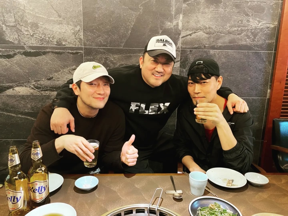 當這群中年男性大舉進攻年輕人的潮流圈時，「Young Forty」的風向開始轉變