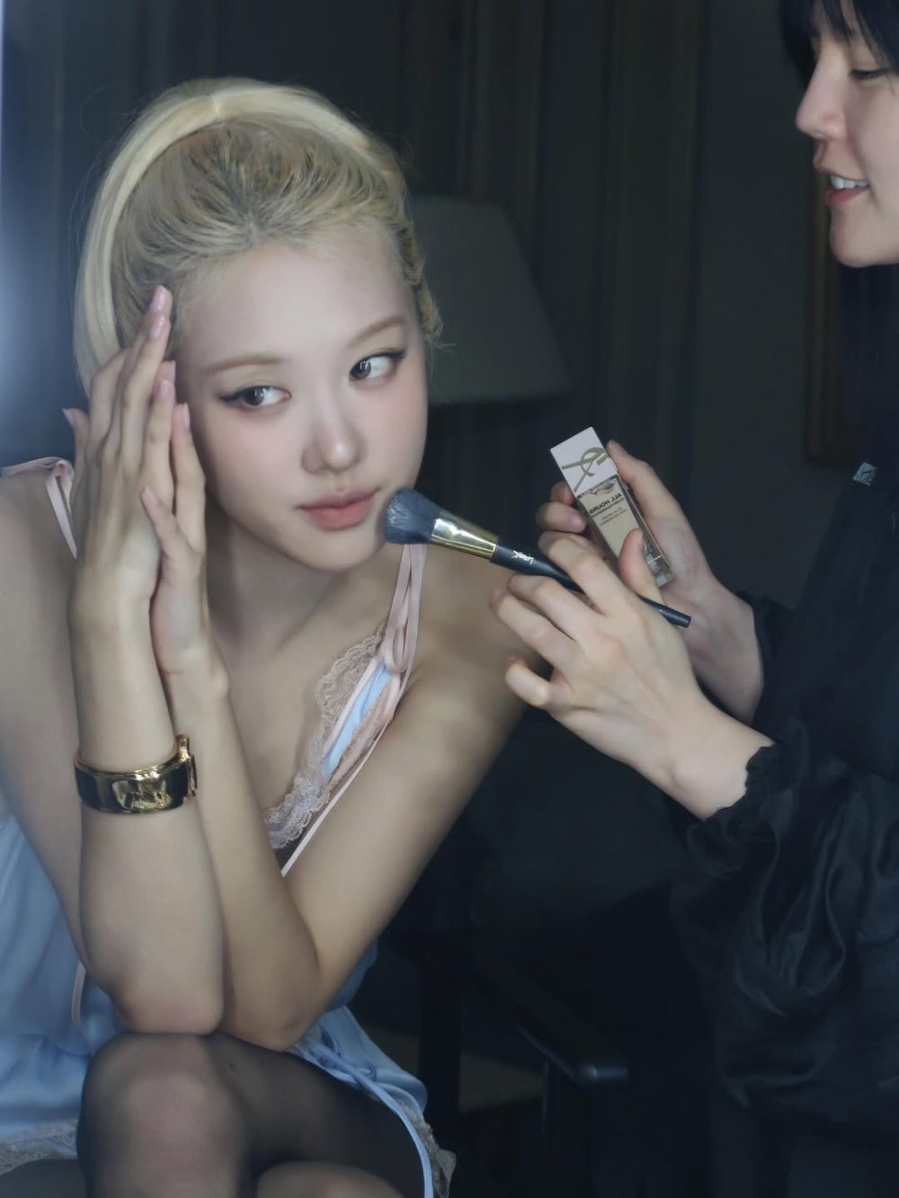 這種妝容特別適合臉型偏長、或者中庭（鼻樑到上唇距離）較長的人