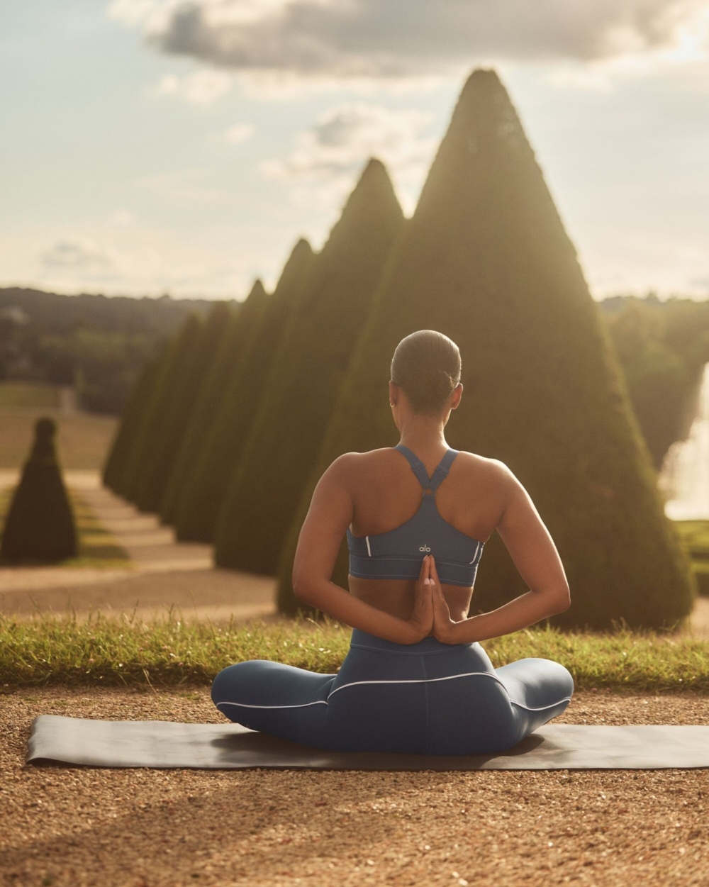 不只賣瑜伽褲,還賣一種身心哲學:Alo Yoga