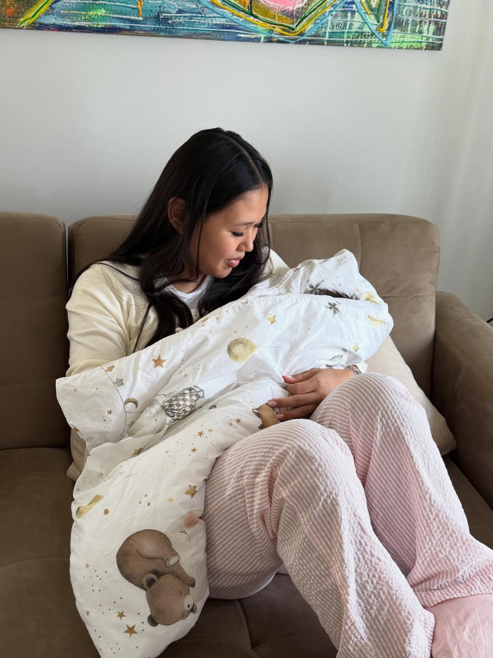 8歲的格陵蘭裔母親Ivana Brønlund終於與女兒Aviaja-Luuna團聚。