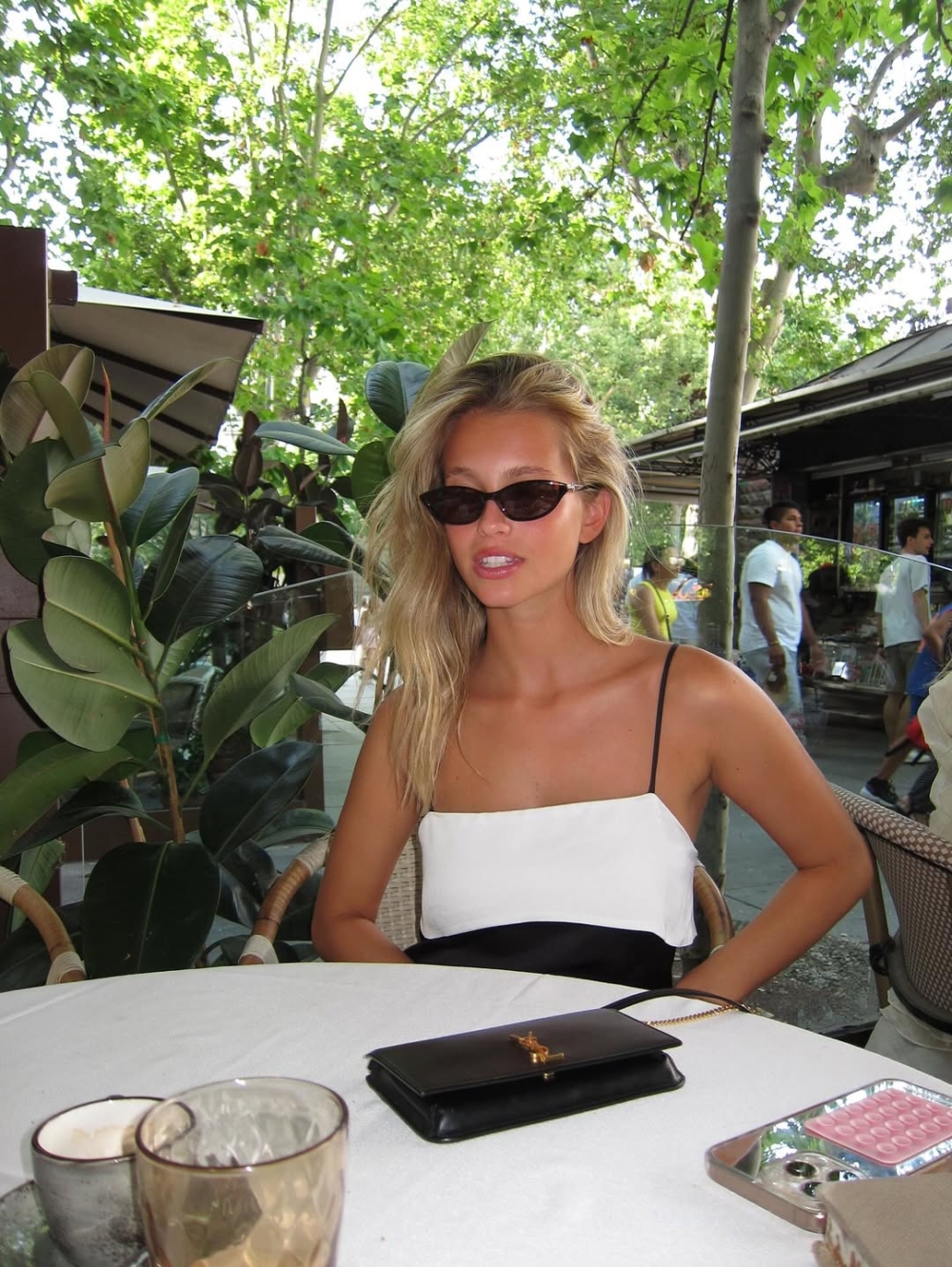 時尚不只是外表，而是一種態度、一種對生活的熱情。