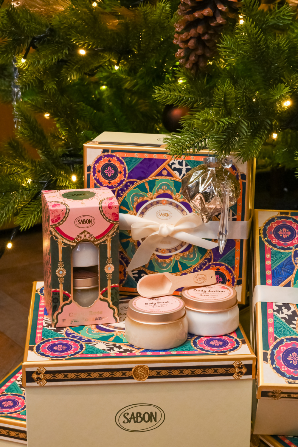 流光夜宴綠玫瑰磨砂保養禮盒 HK$420/NT$1,880