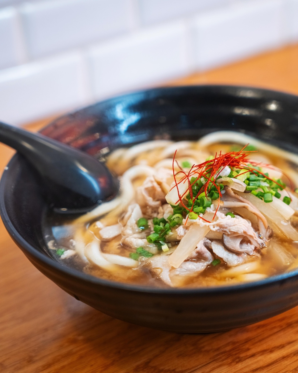 Sanukiya的招牌是「柚子風味豬肉烏龍麵」。