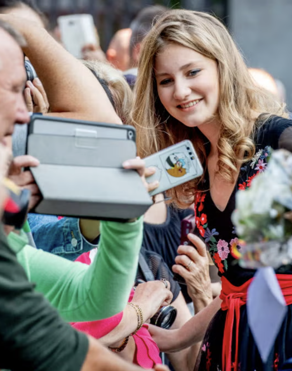 生來改寫歷史，為她而變的百年繼承法