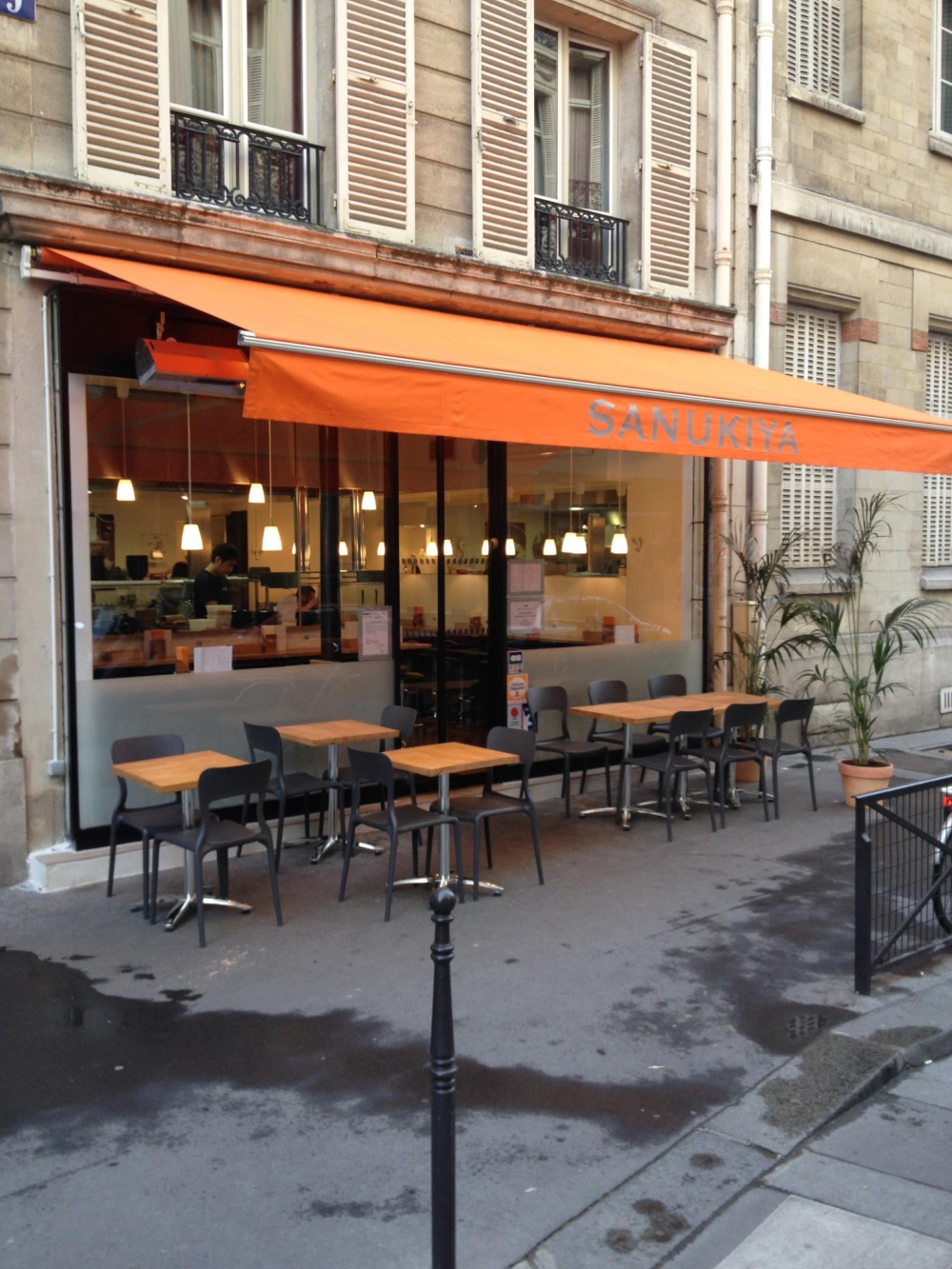 Sanukiya是一間兼具口碑與特色的人氣烏龍麵店。