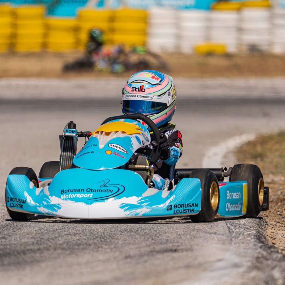 在封閉的賽道上達到時速 312 公里 的驚人紀錄。