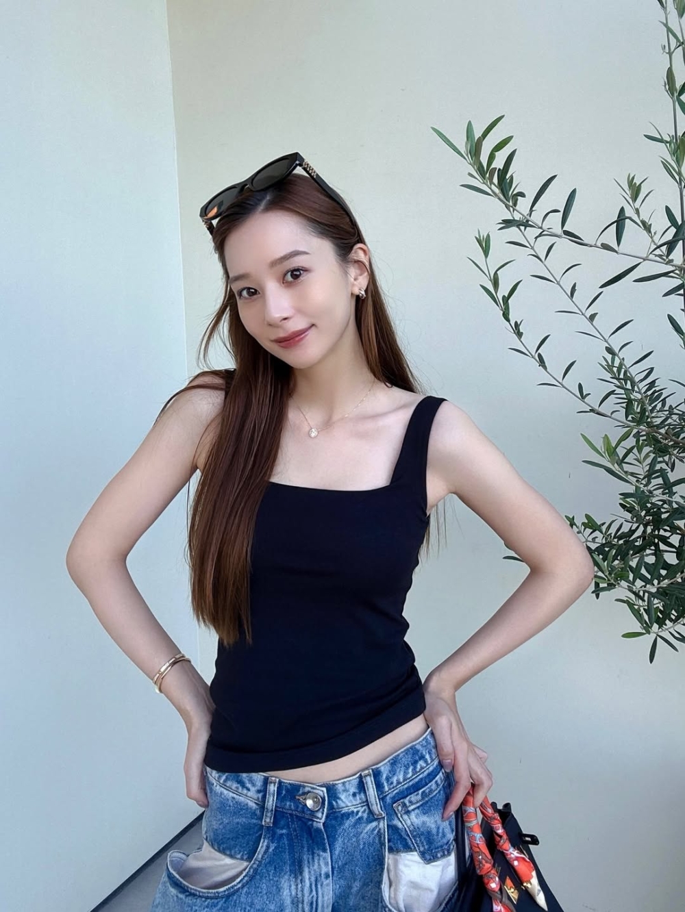 出生於1996年的丹羽仁希，母親是日本人、父親是美國人。