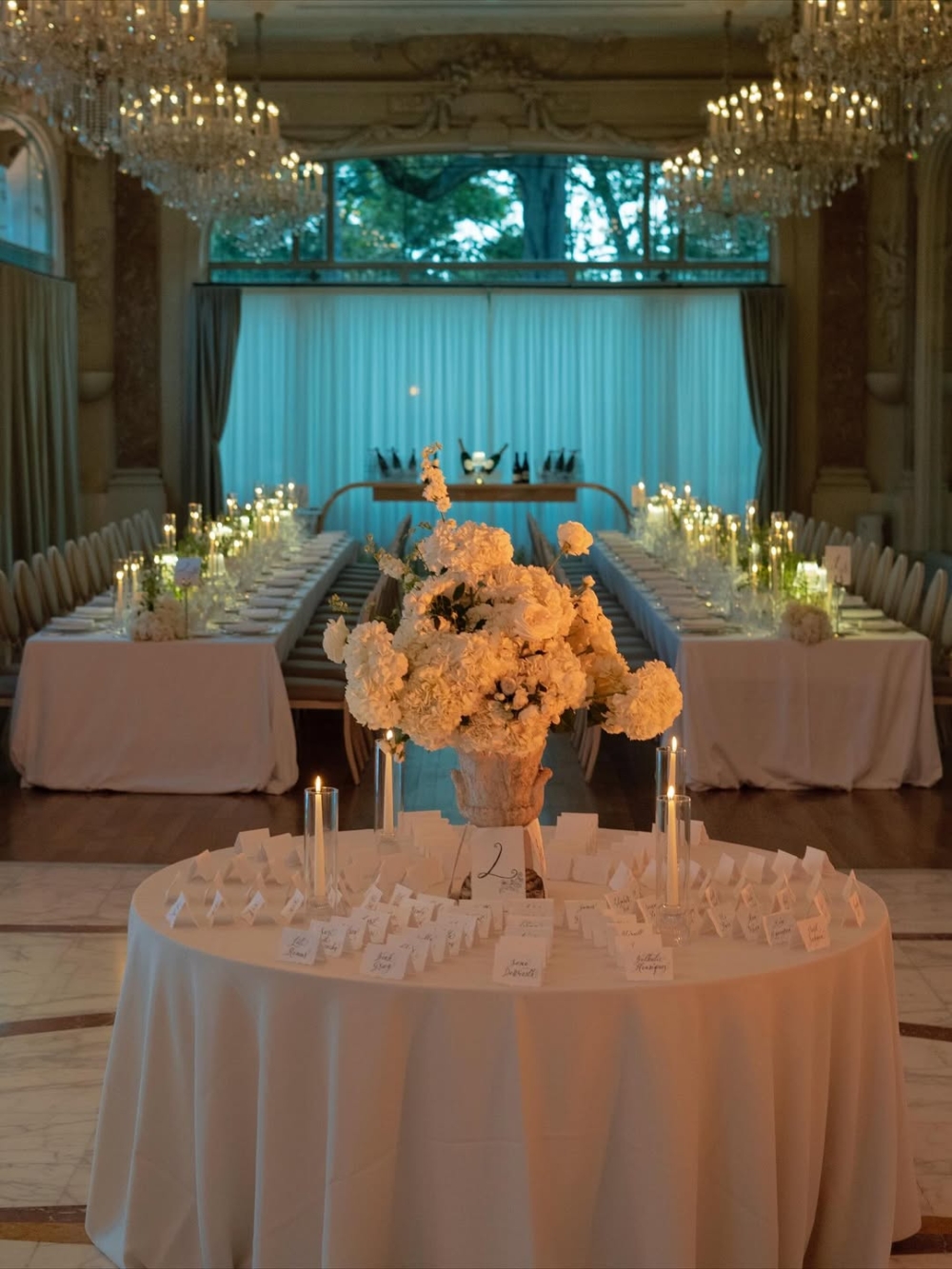 2025年8月底，一場為期三天的婚禮在巴黎舉行。