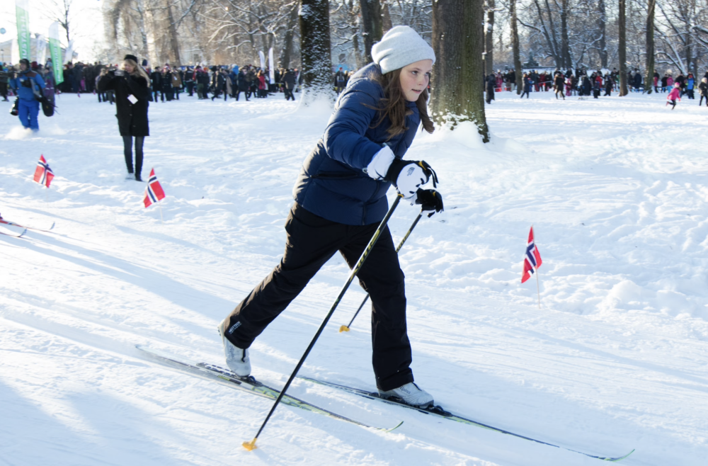 公主會跳傘還會衝浪？
