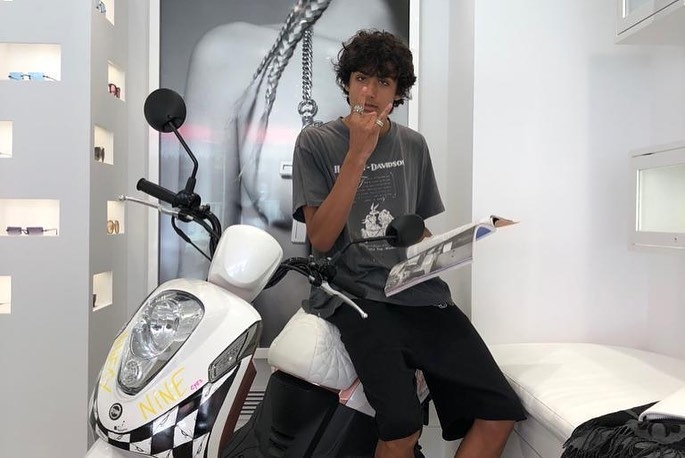 身為 Chrome Hearts 的新生代領軍人物，Kristian 的責任是在延續品牌酷文化的同時注入年輕新意