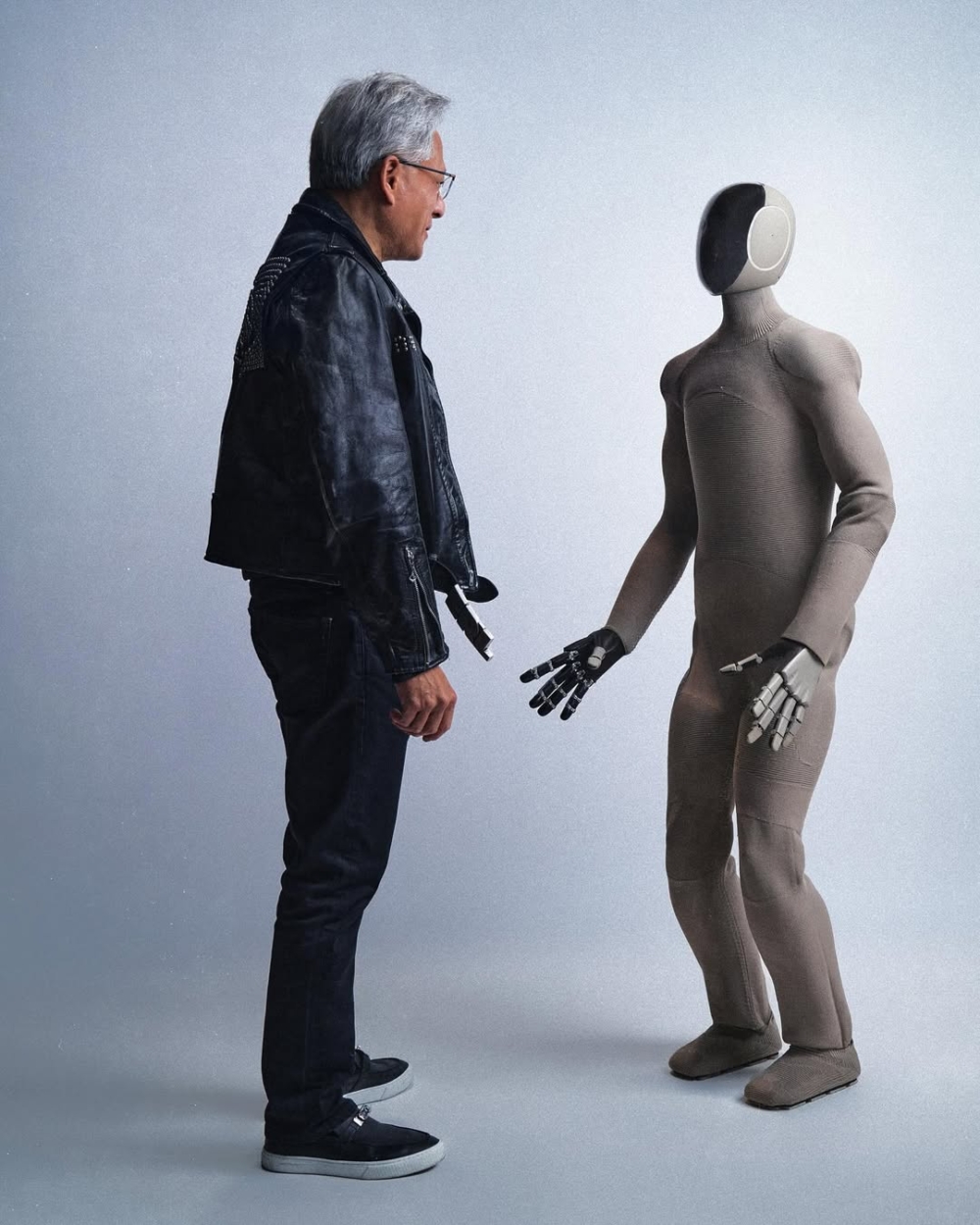 挪威公司 1X Technologies 推出的 NEO 類人型家事機器人