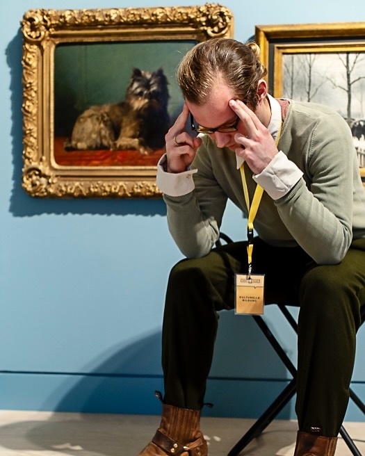 行為藝術家 Carl Brandi 替這個角色精心打造了完整人設