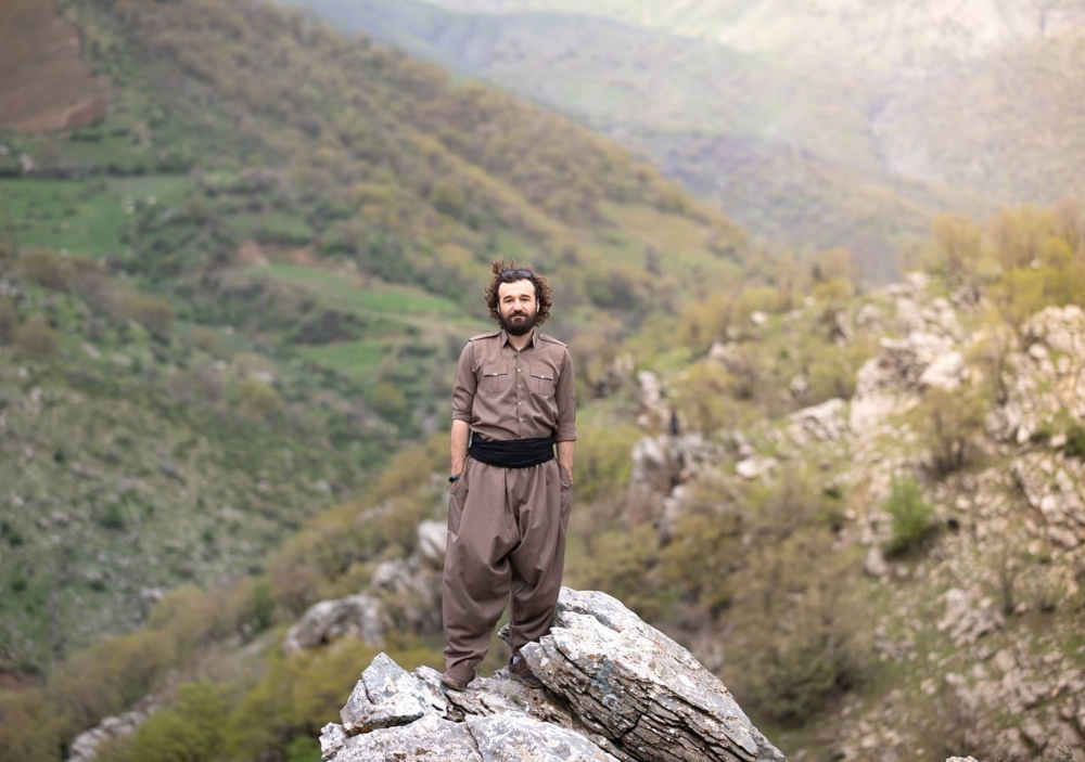 攝影師 Ebrahim Alipoor將這些經歷凝結成《Bullets Have No Borders》這組深具震撼力的影像作品