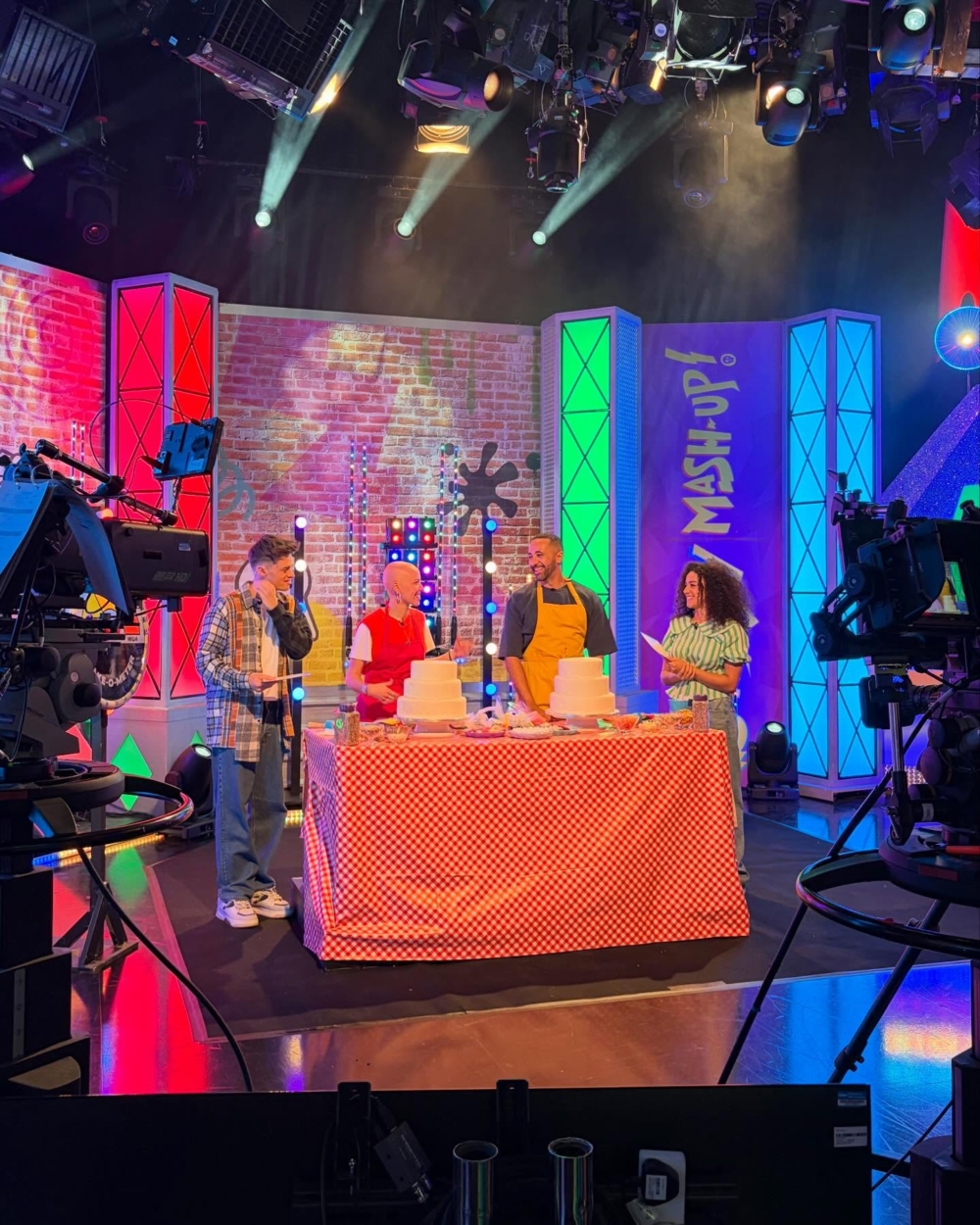 英國Channel 4熱門實境節目《英國烘焙大賽》(The Great British Bake Off)第16季落幕，23 歲的 Jasmine Mitchell 擊敗其他兩位決賽選手，成為本季冠軍。