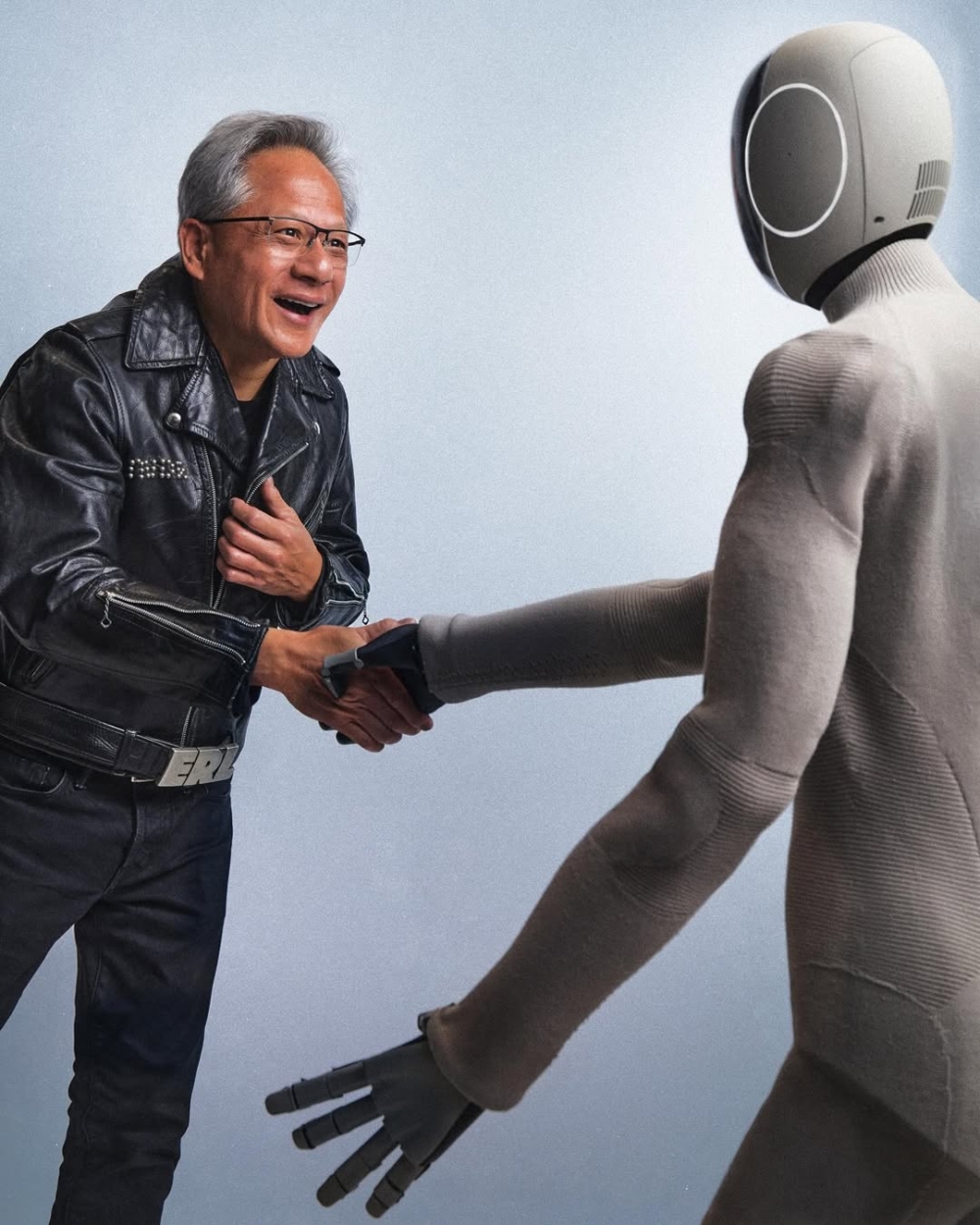 挪威公司 1X Technologies 推出的 NEO 類人型家事機器人