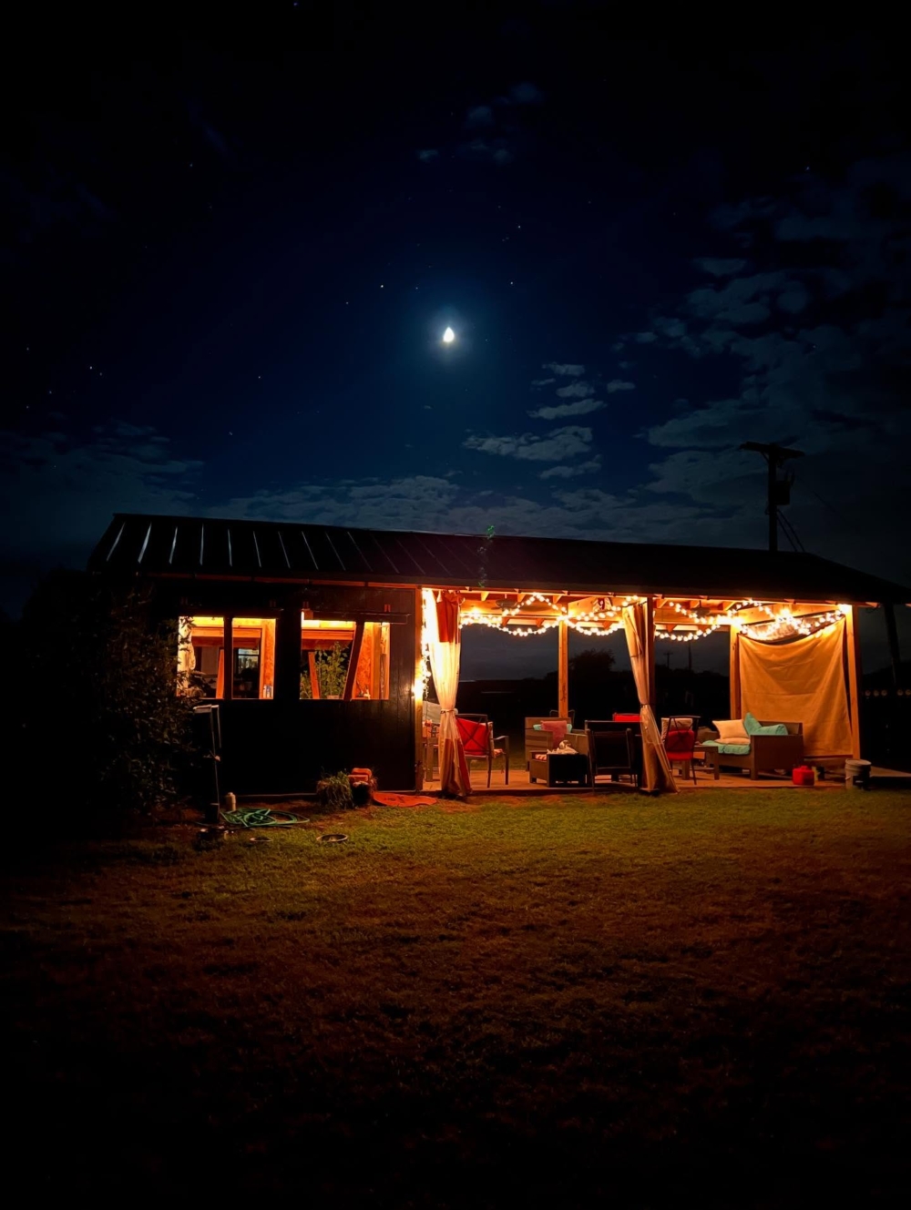 老去並不可怕，只要我們仍願意相愛、相聚、相笑。