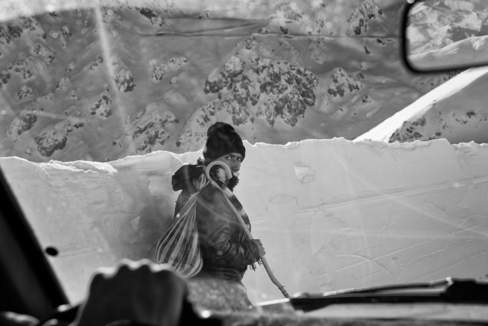 血汗邊境路：扛50公斤走山脈