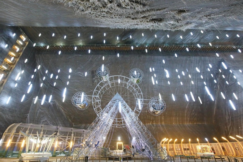 地下遊樂場 地心 37 層樓的高端娛樂配置