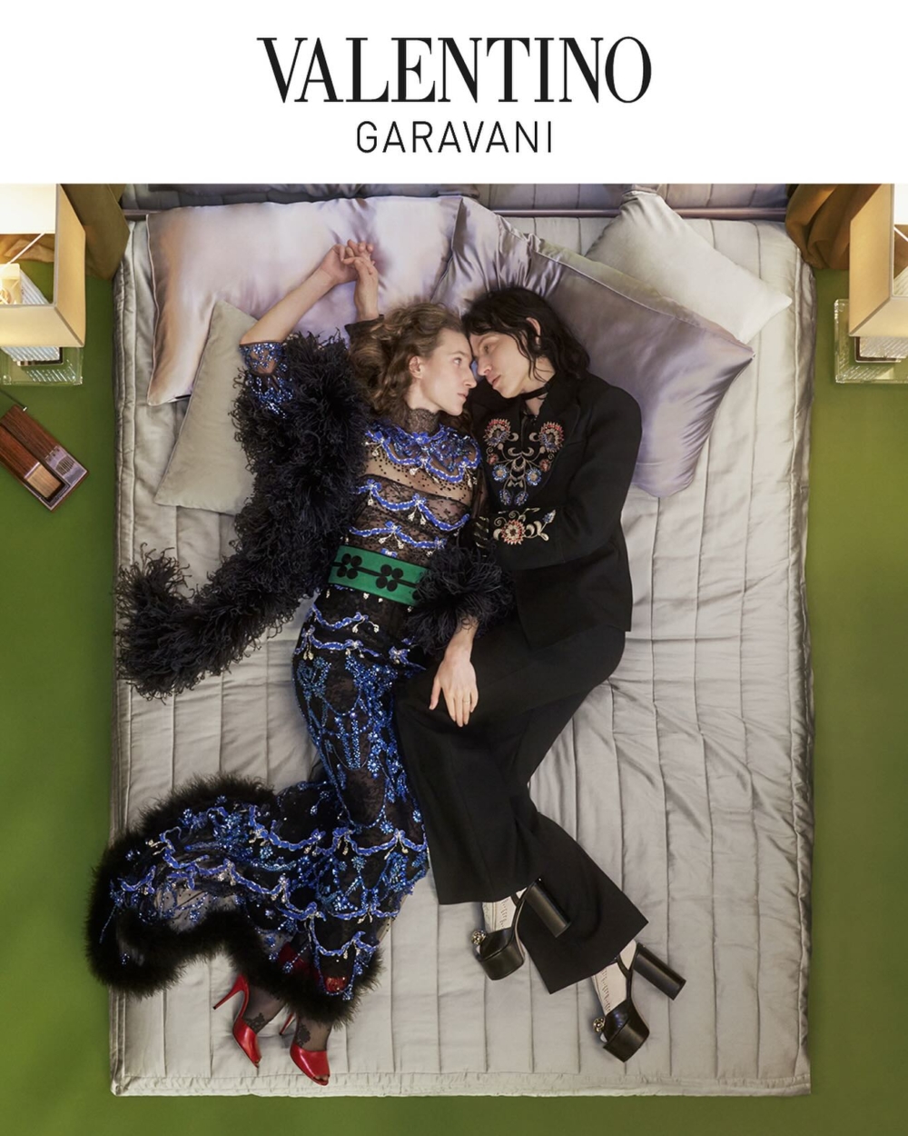 面對這場危機，鏡頭自然轉向了兩位「金主」：大股東 Mayhoola（卡達王室投資機構）與持股 30% 的開雲集團（Kering）