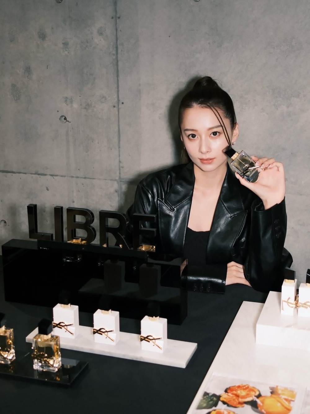 丹羽仁希（Niki Niwa）是一個兼具混血時尚感與自然親和力的名字。