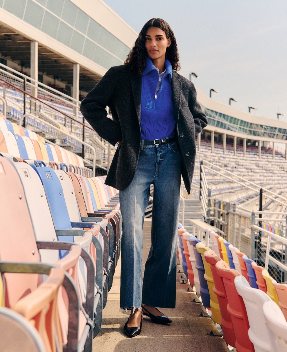 拉鍊拉高，變高領小心機，拉低，露出內搭層次感