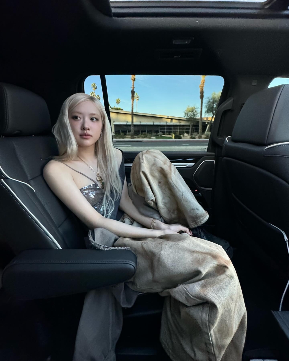 較高的旅遊頻率與更高的生活幸福感、較低的憂鬱指標有顯著關聯