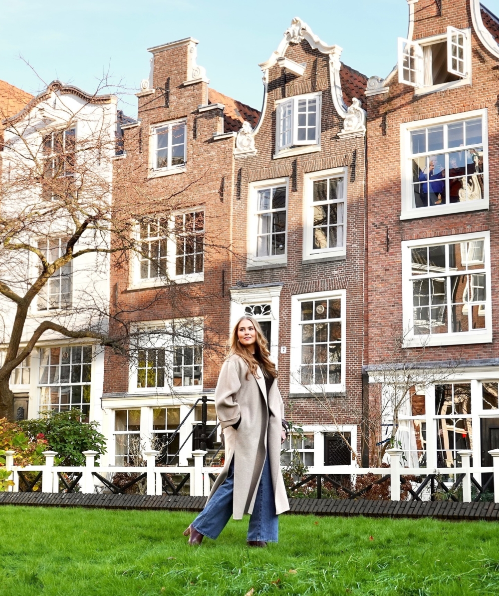 Amalia自己也曾坦言，她最懷念的就是那種能隨意走在街頭、不被注視的平凡日子。