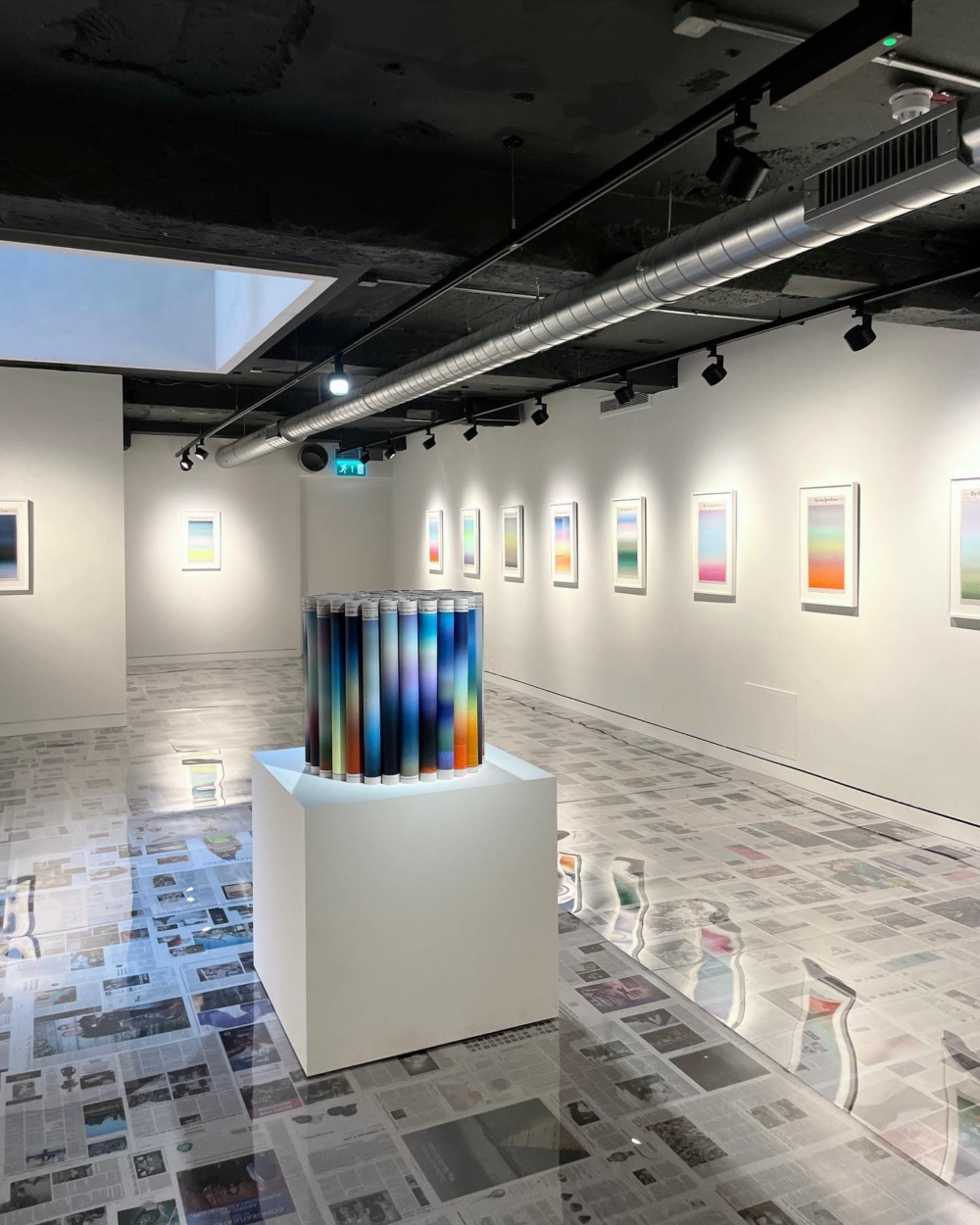 每一幅畫，都像是在對讀者說：「嘿，我知道今天很難，但你看，太陽還是升起了。」