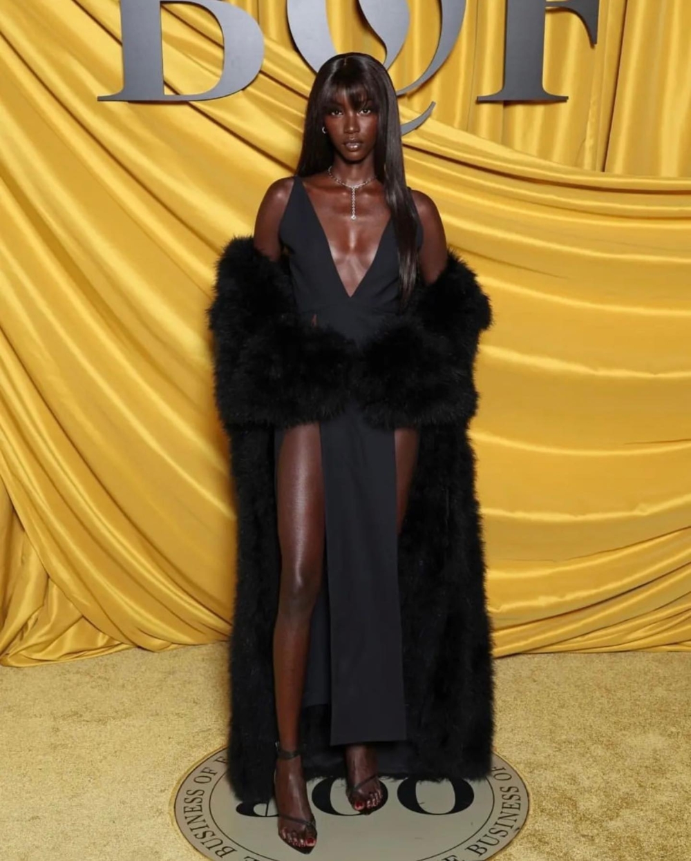 英國時裝協會基金會宣布她榮獲 2025 年 The Fashion Awards「年度模特兒」殊榮