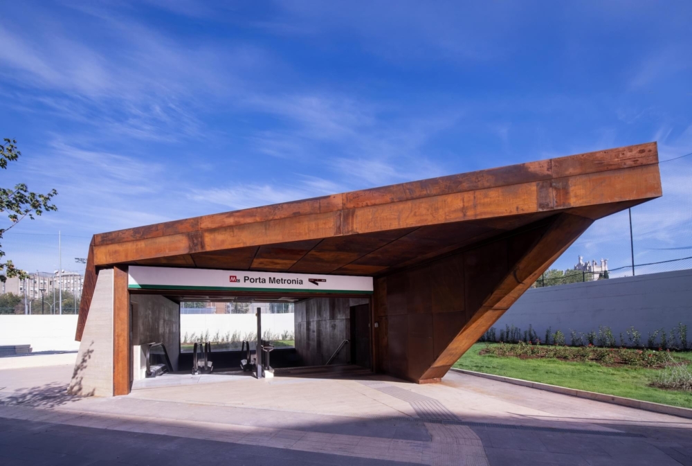 在競技場下面蓋地鐵？羅馬競技場地鐵站開通