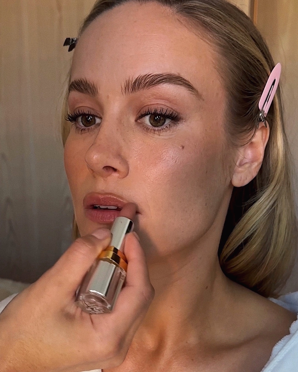 她的「柔焦光暈唇」便是這種美學最生動的呈現