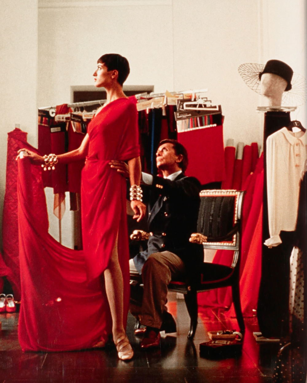 從 1960 年創立品牌至 2008 年退休，Valentino 用將近半世紀的時間向世人證明：真正的美學，永遠經得起時間考驗。