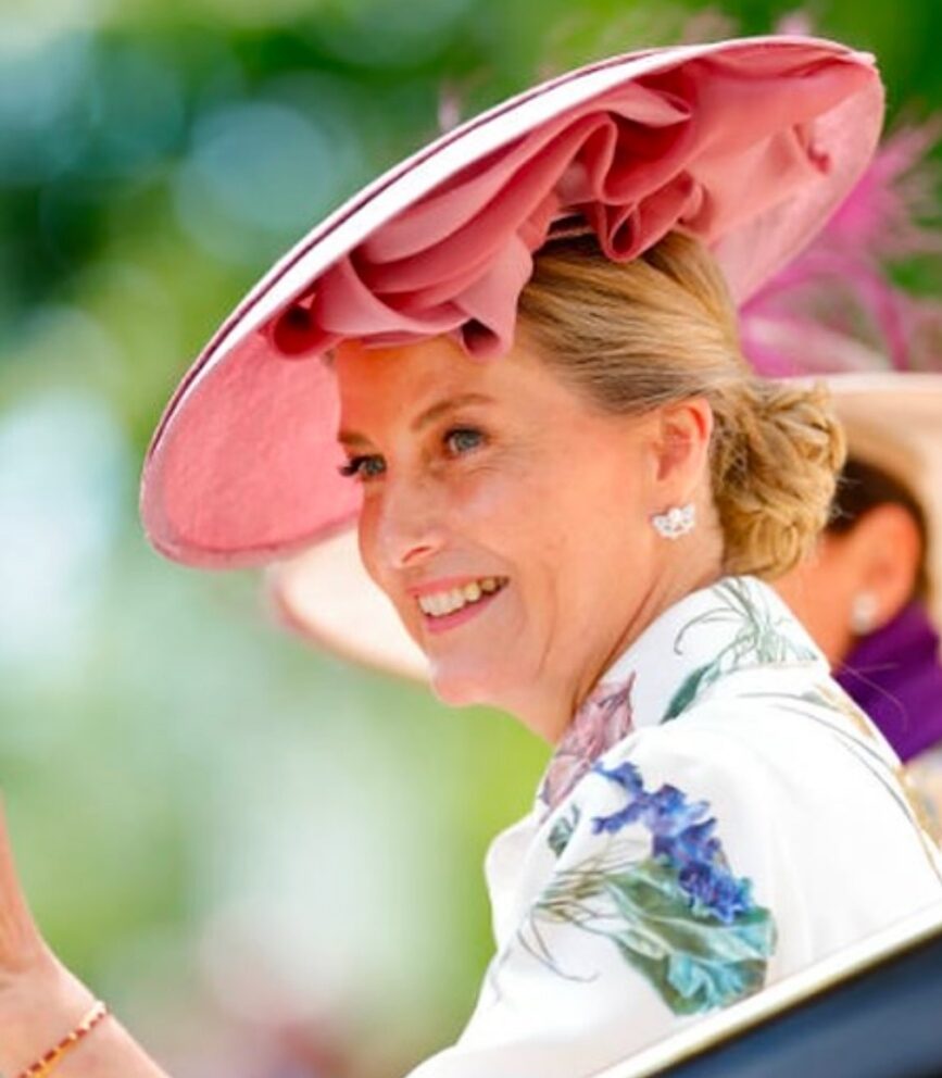 帽子只愛「這一家」，蘇菲王妃的時尚堅持