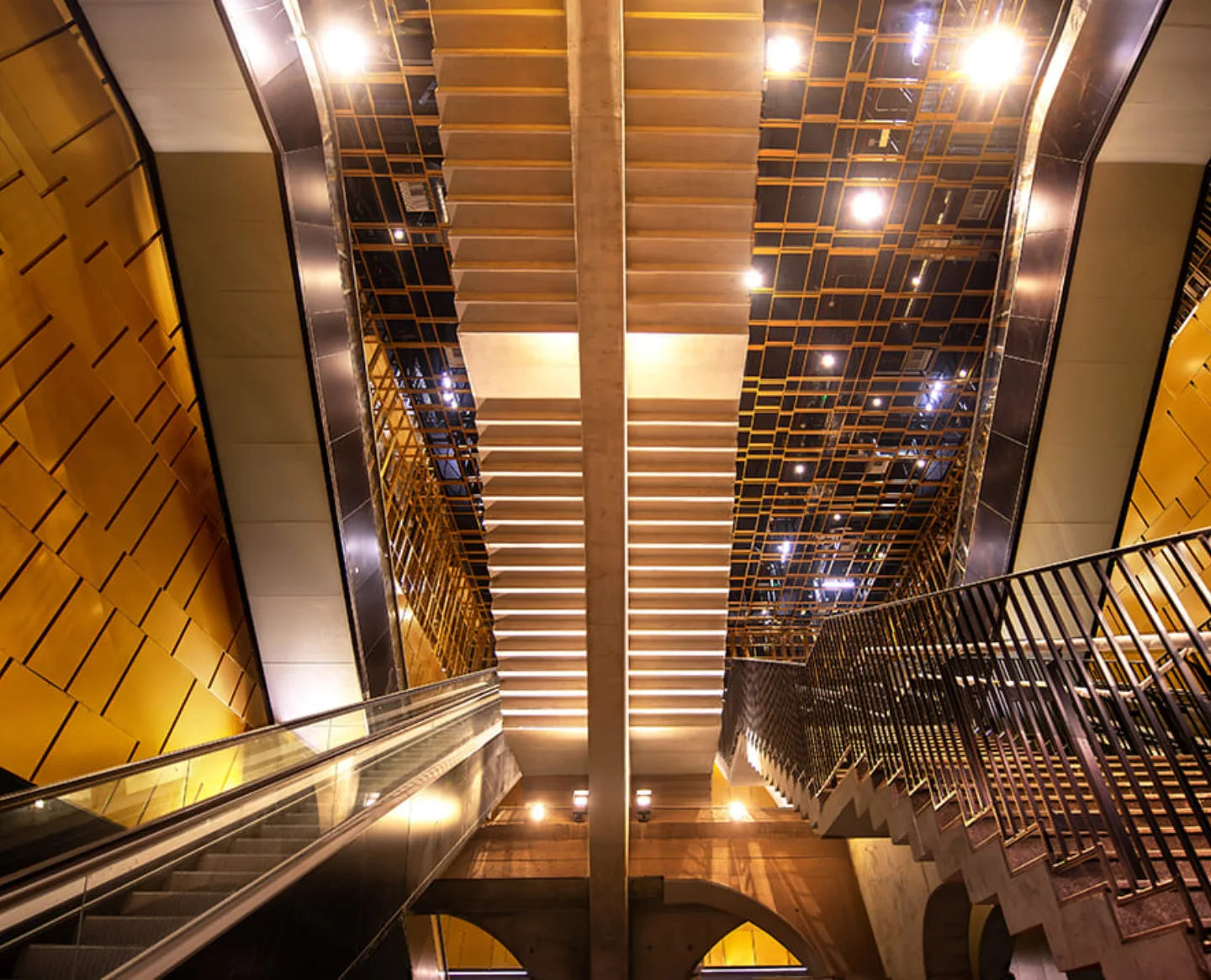 在競技場下面蓋地鐵？羅馬競技場地鐵站開通