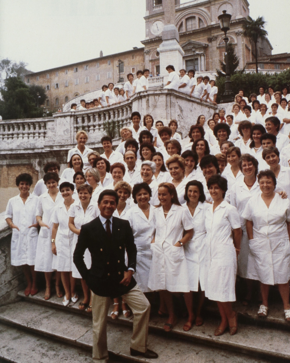 "There are only three things I can do – make a dress, decorate a house, and entertain people." 這輩子我只精通三件事：裁製華服、妝點空間，以及款待賓客。