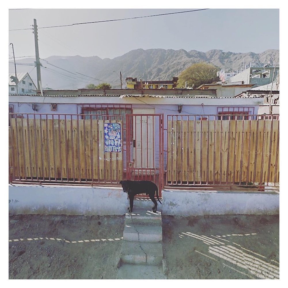 英國藝術家 Jacqui Kenny 透過 Google Street View 以及@streetview.portraits 這個帳號，開啟了一場跨越緯度的靜謐流浪。