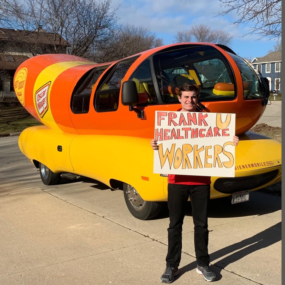 品牌尋找的，是那些充滿活力、善於社交、能在鏡頭前自在表現的年輕人