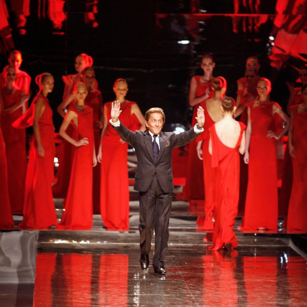 義大利設計師Valentino Garavani辭世：義大利高級訂製服傳奇告別時尚舞台