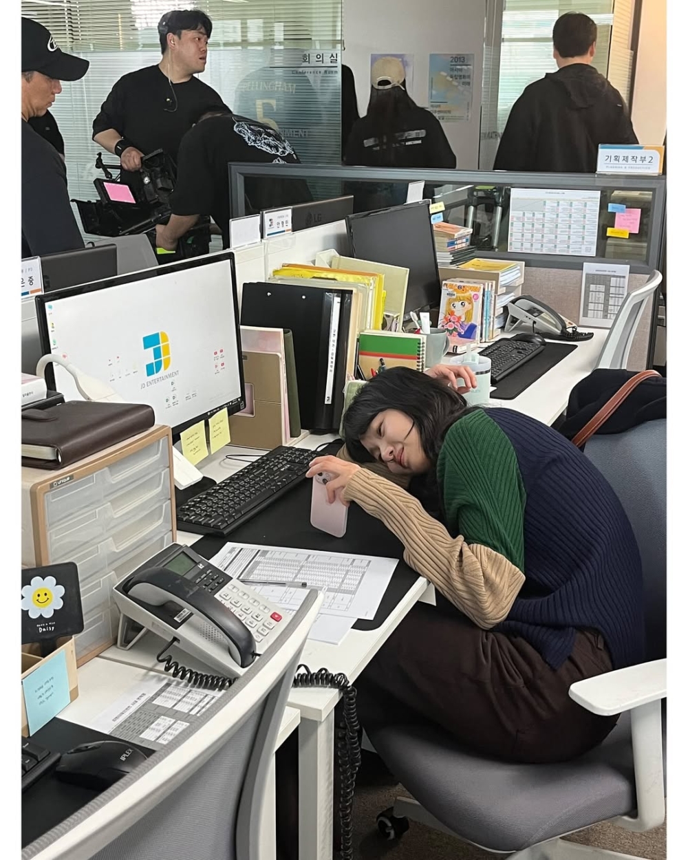 你知道自己不是孤單一個人面對混亂，是和朋友並肩整理各自的人生