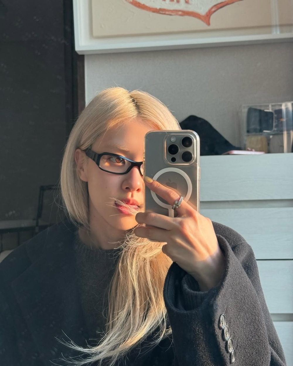 要穿出這種風格的高級感，不只是換副眼鏡這麼簡單，妳需要一些穿搭上的巧思