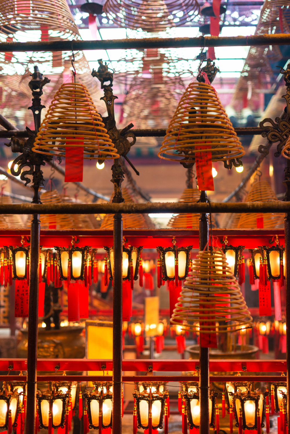 攝太歲可選擇港、九、新界及離島的熱門廟宇，出發前先確認開放時間。