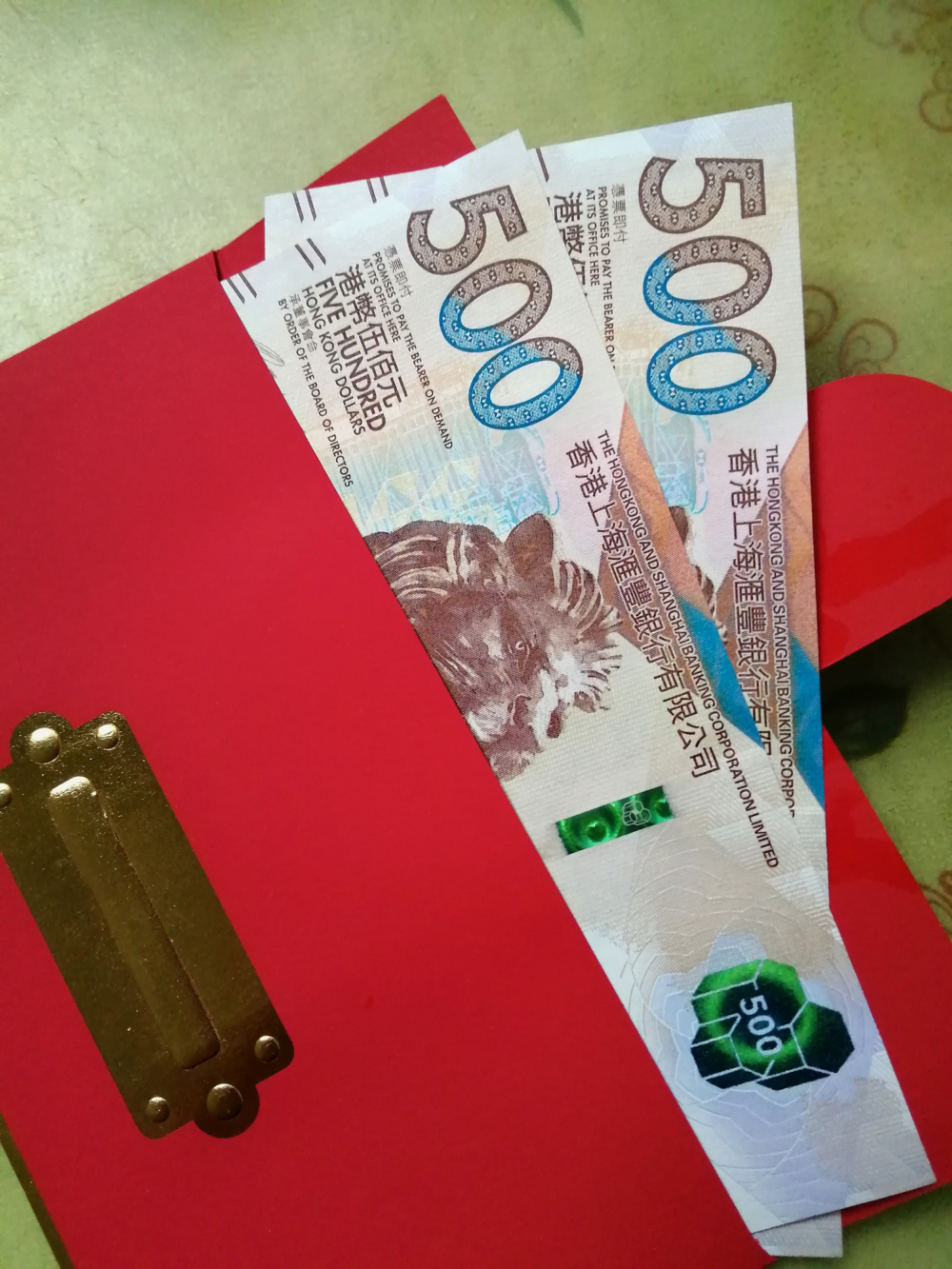 派利是重在心意與祝福，金額量力而為即可，親手送出最貼心。