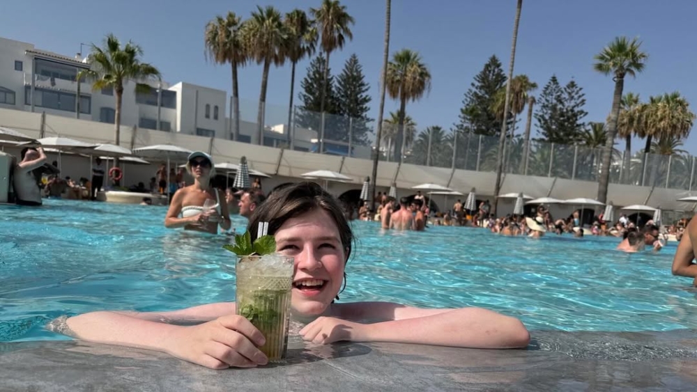 脫下實驗袍的Laurent依然保有15歲少年的氣息