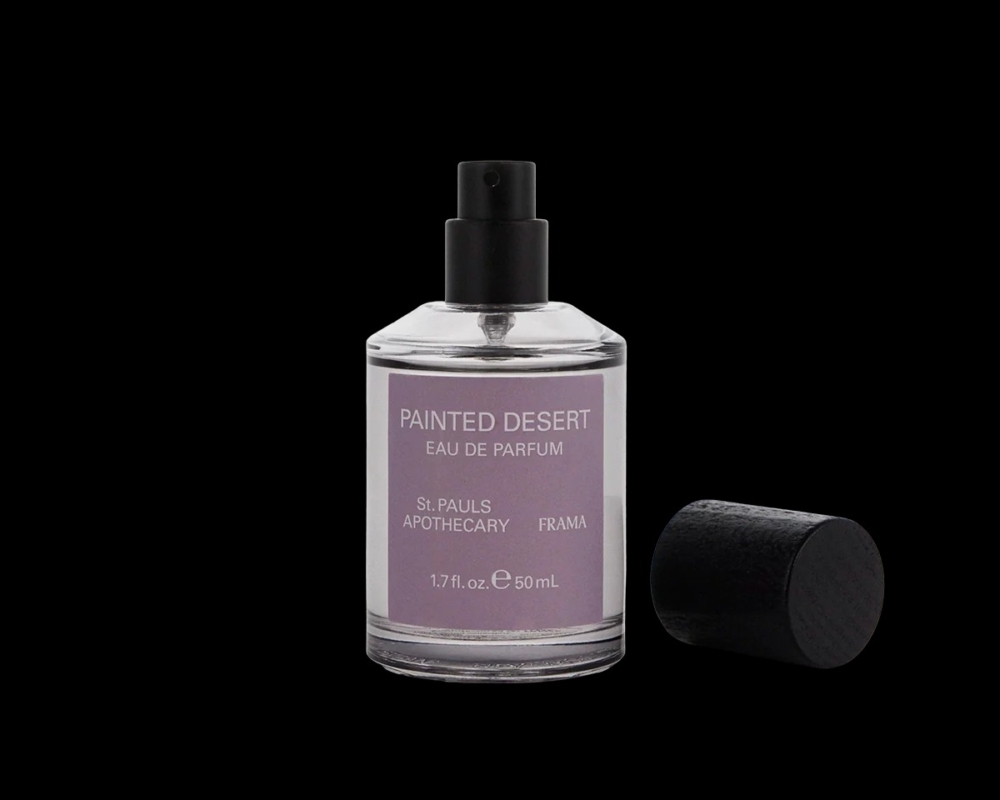 這款香水以鼠尾草、乳香、雪松和檀香為主，層層疊疊，如同陽光的熱力與大地的清涼氣息交融，帶來露珠般的明亮感