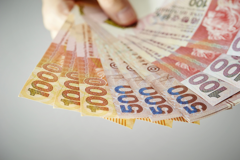 派利是最好用新鈔，象徵新開始與好兆頭，但只要鈔票乾淨平整，即使非全新也不失禮。