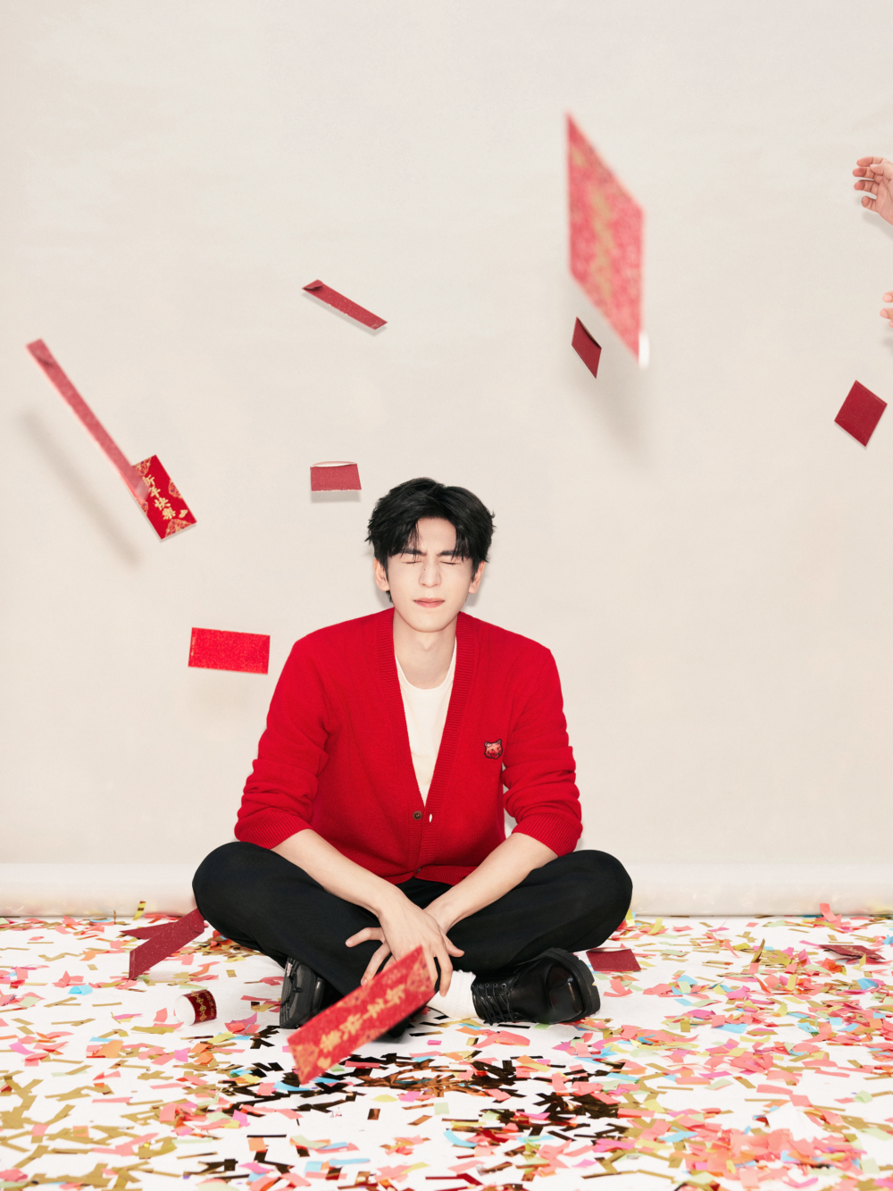 農曆新年貼揮春，既為家居添喜氣，也寓意去舊迎新，迎接新一年的好運與吉氣。