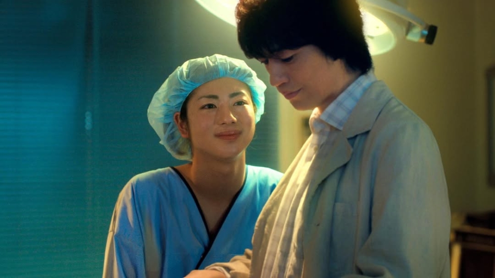 在偏見如銅牆鐵壁的世代，賢示遇到了他生命中的伯樂和田醫師