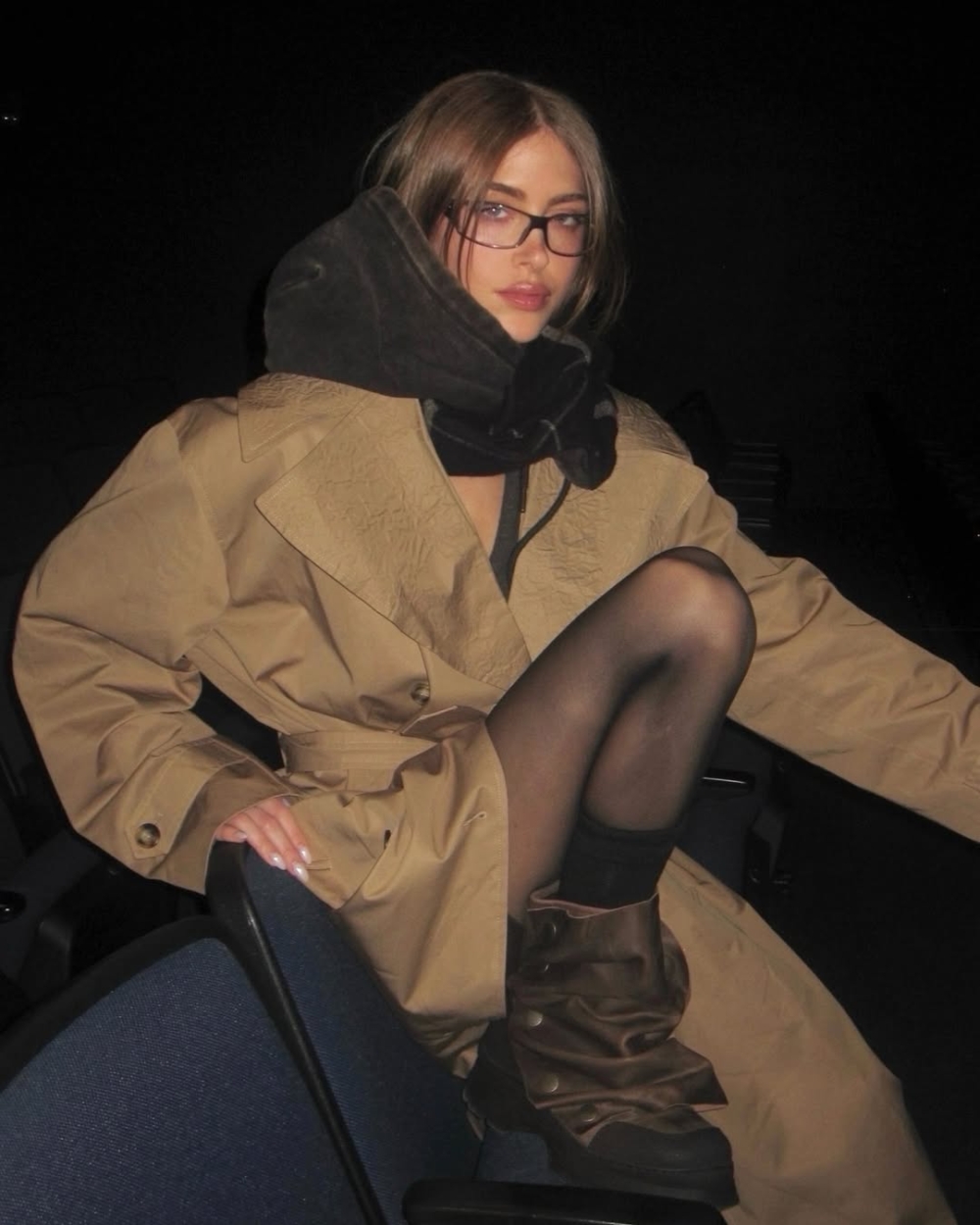 人們為了保護自己，選擇保持距離、拒絕定義，卻也因此掉進了更深的不安全感中