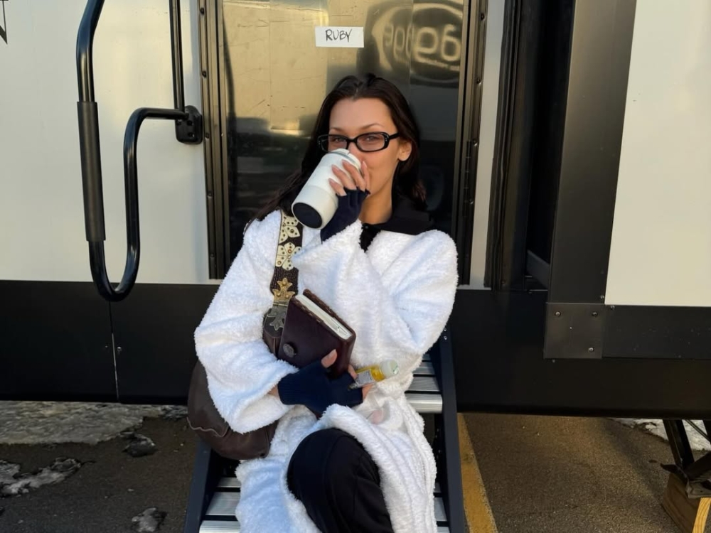 當妳還在糾結大黑框時，Bella Hadid、Jennie以及各大時尚博主們已經悄悄換上了窄框眼鏡」