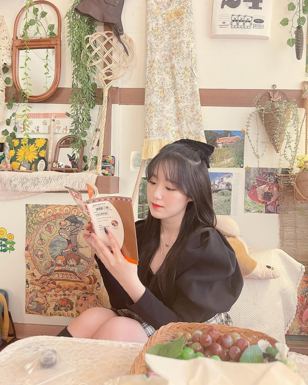 不必從艱澀的學術著作開始，去書店挑一本封面讓妳心動的小說吧！